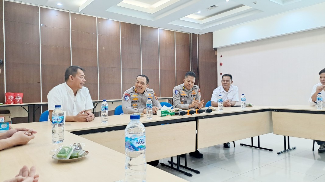 Perkuat Sinergi Kampanye #Cari_Aman Berkendara, Dirlantas Polda Riau Kunjungi PT CDN Riau