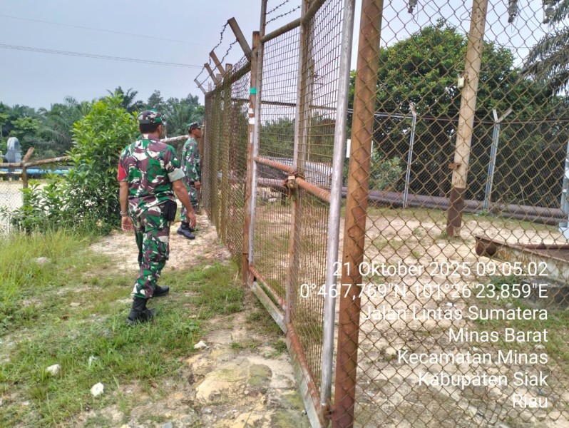 Babinsa Koramil 03/Minas Serma Risman Girsang dan Sertu Joko Purnomo Laksanakan Patroli Penguatan Binter SKK Migas PT. PHR di Minas Field