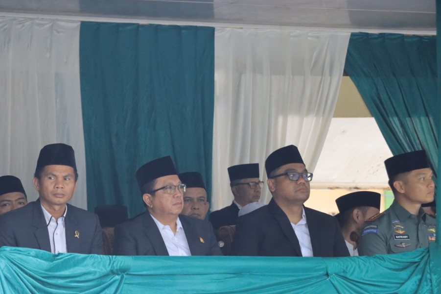 Kapolres Kampar: Santri Garda Terdepan Mengawal Indonesia! Hadiri Upacara HSN, Ajak Santri Terus Berkontribusi untuk Bangsa!