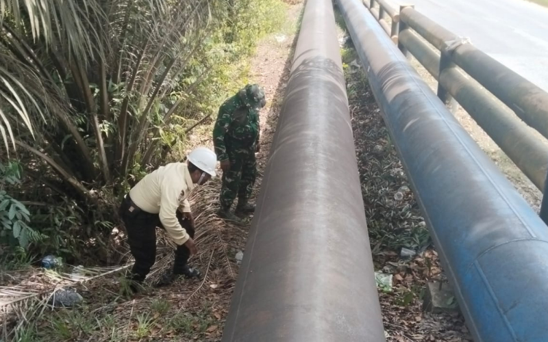 Serma Suandi Pimpin Patroli Pengamanan Pipa Migas di Dumai, Situasi Terpantau Aman