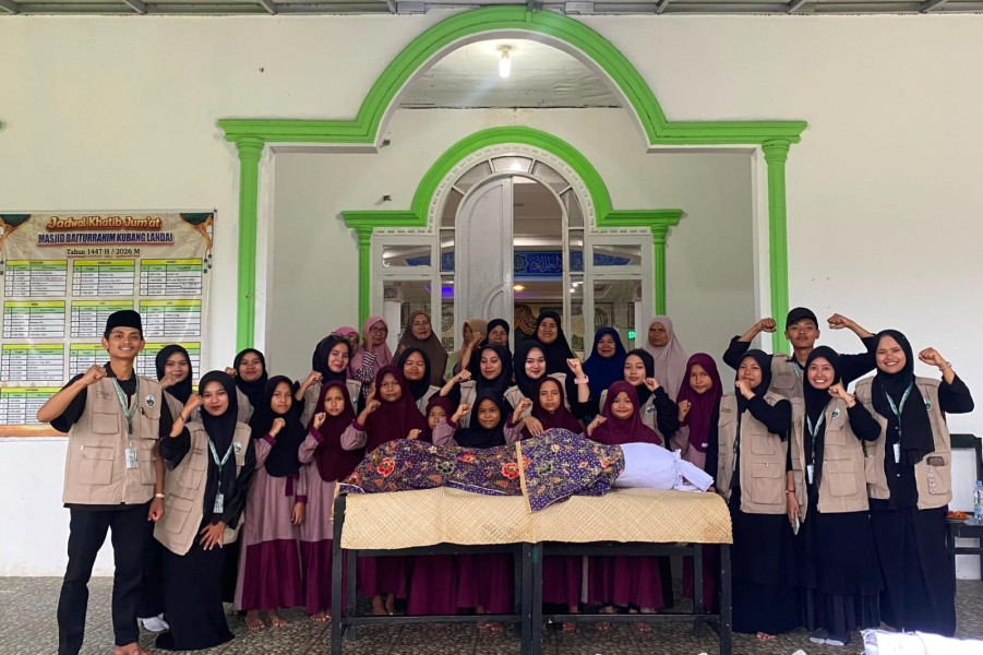 Menjawab Kebutuhan Masyarakat Kubang Landai, KKN 51 UIN Mahmud Yunus Batusangkar Gelar Pelatihan Penyelenggaraan Jenazah