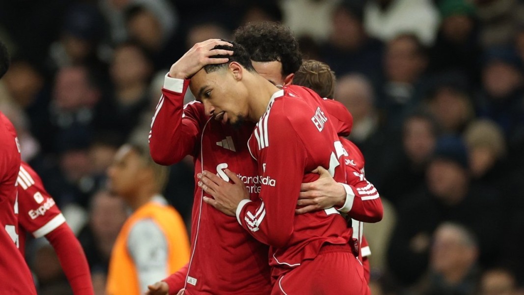Liverpool Tekuk Tottenham 2-1, Menang Dramatis atas Spurs yang Bermain dengan 9 Pemain