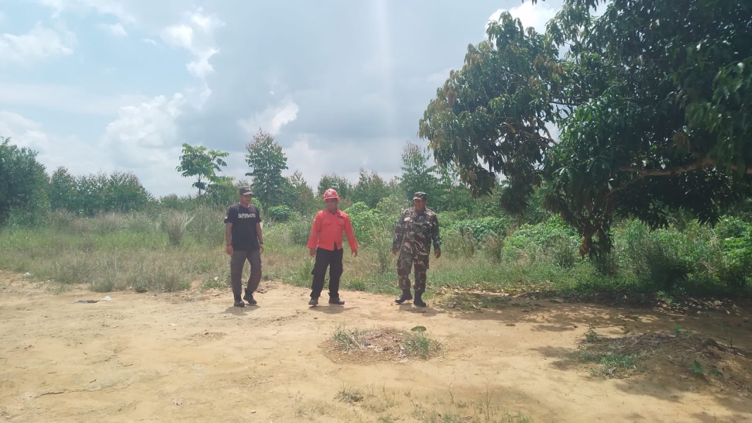 Babinsa Pelda Benriyadi Laksanakan Patroli Karhutla di Kampung Lubuk Umbut, Sungai Mandau