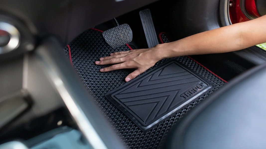 Cara Membersihkan Karpet Mobil Bekas agar Bebas Bau dan Noda
