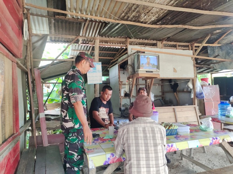 Babinsa Serda Heppy Setyawan Ajak Warga Jaga Kebersihan dan Peduli Kesehatan di Kampung Tasik Betung