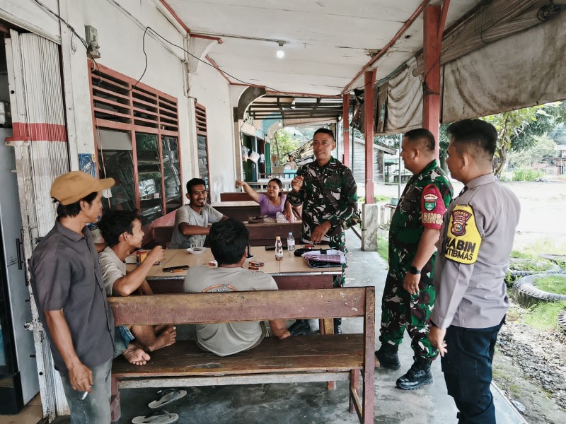 Babinsa Serda Mayus Maruli Sosialisasikan Bahaya Narkoba di Desa Minas Timur