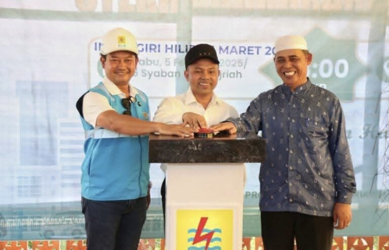 Gubernur Riau Resmikan Tower Crossing 20 KV di Kuindra, Warga Kini Nikmati Listrik 24 Jam