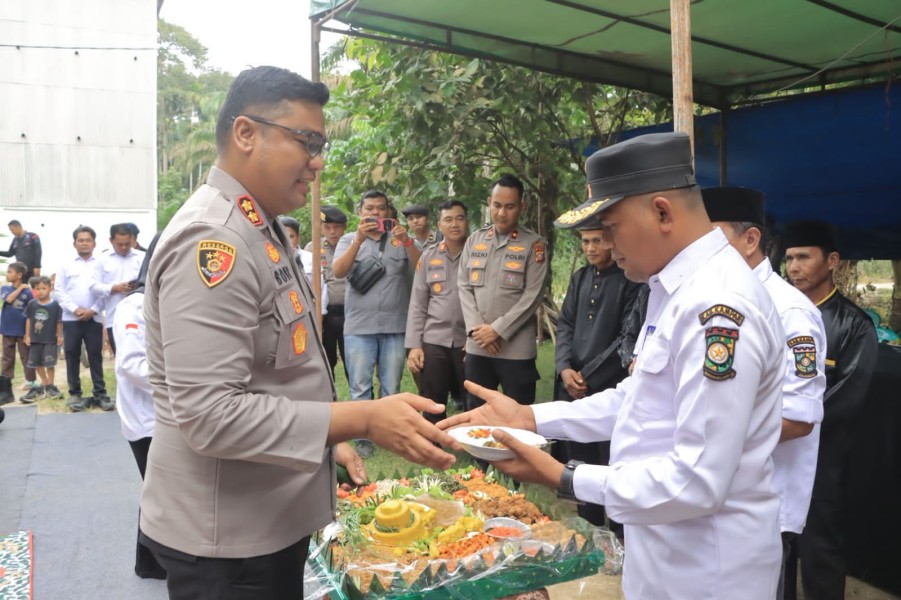 Doa Bersama Pembangunan Jembatan, Kapolres Kampar 'Satukan' Masyarakat Lubuk Agung!