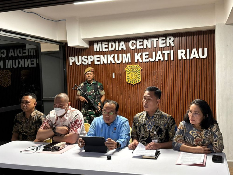 Rugikan Negara Rp15 Miliar, Kejari Inhu Tahan Direktur dan Pejabat BUMD BPR Indra Arta Inhu