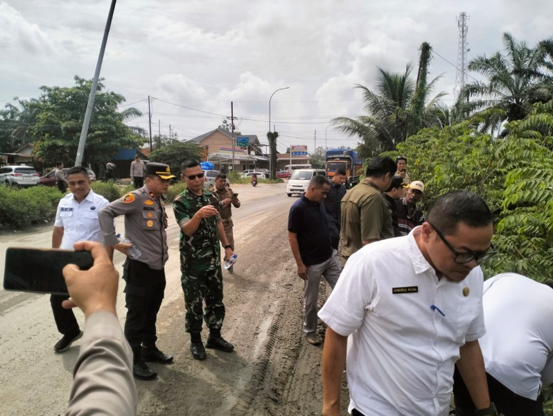 Danramil 03/Minas Kapten Arh Aguswanto Hadiri Mediasi Warga dan PUPR di Simpang Perawang