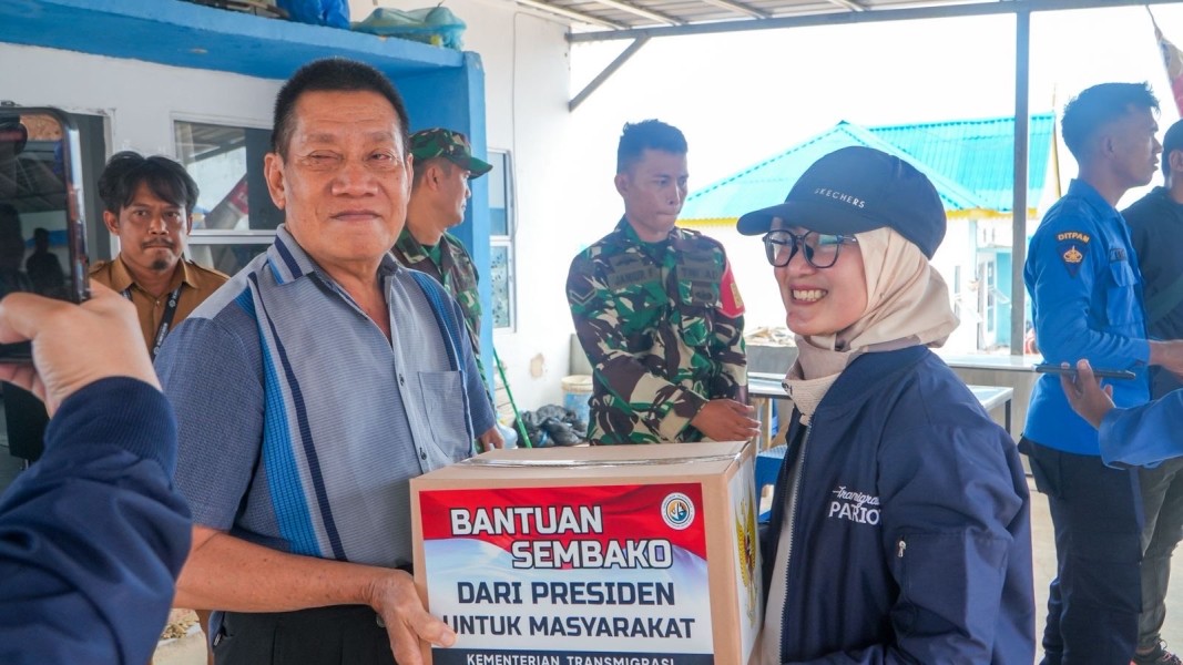 Kementerian Transmigrasi Salurkan 1.700 Paket Sembako Presiden untuk Barelang
