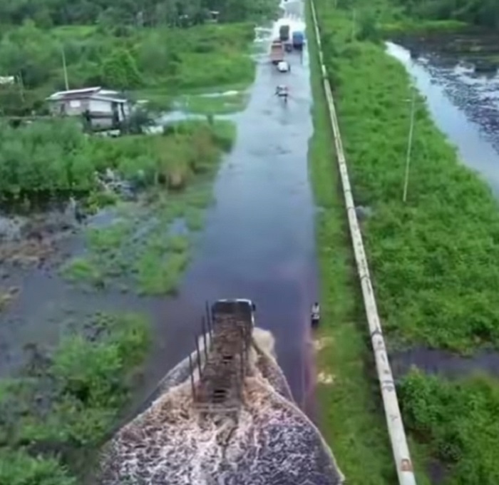 Puluhan KK di Simpang Obor Terdampak Banjir, Bupati Siak Desak Pusat Tangani Ruas Jalan Nasional
