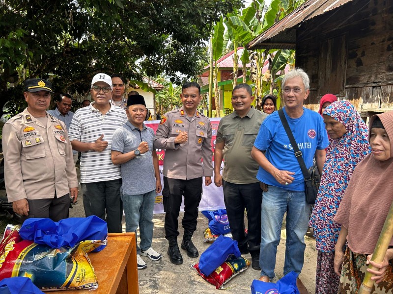 Jelang HUT Bhayangkara ke-79, Polsek Tambang Berbagi Sembako Kepada Warga Kurang Mampu