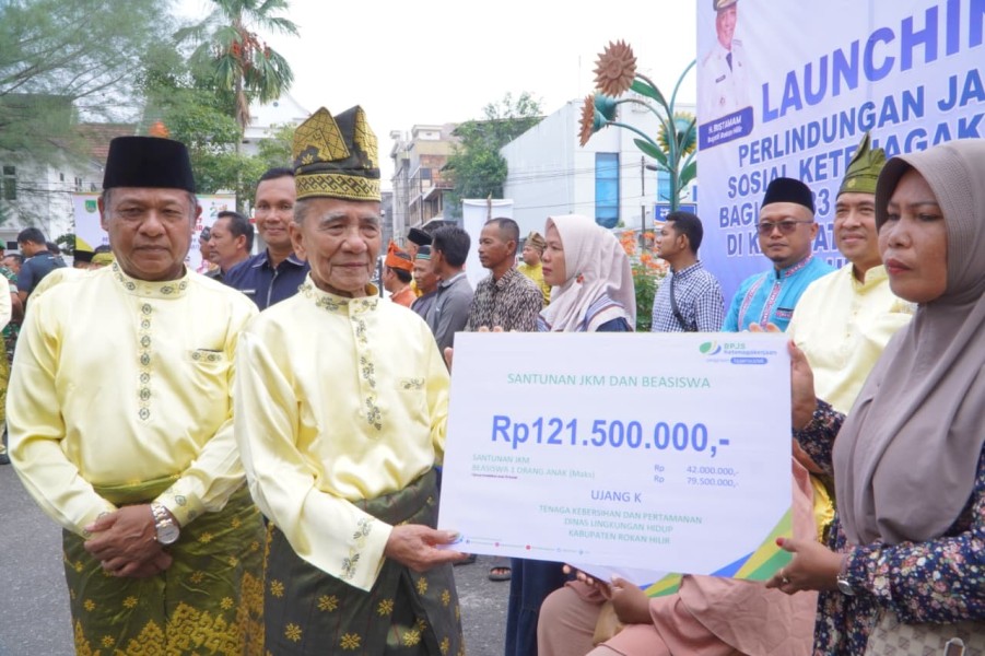 Kado Hari Jadi ke-27 Rohil: Belasan Ribu Pekerja Rentan Terima Perlindungan BPJS Ketenagakerjaan