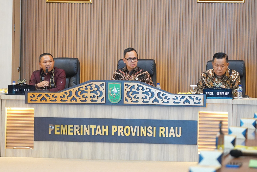 Didepan Gubri dan Wagubri, Wamendagri Puji Langkah Efisiensi Anggaran Pemprov Riau