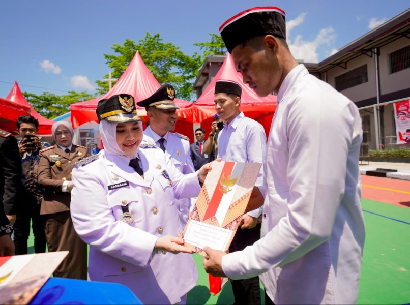 Bupati Kasmarni Serahkan SK Remisi 1.239 Warga Binaan, 26 Orang Langsung Bebas