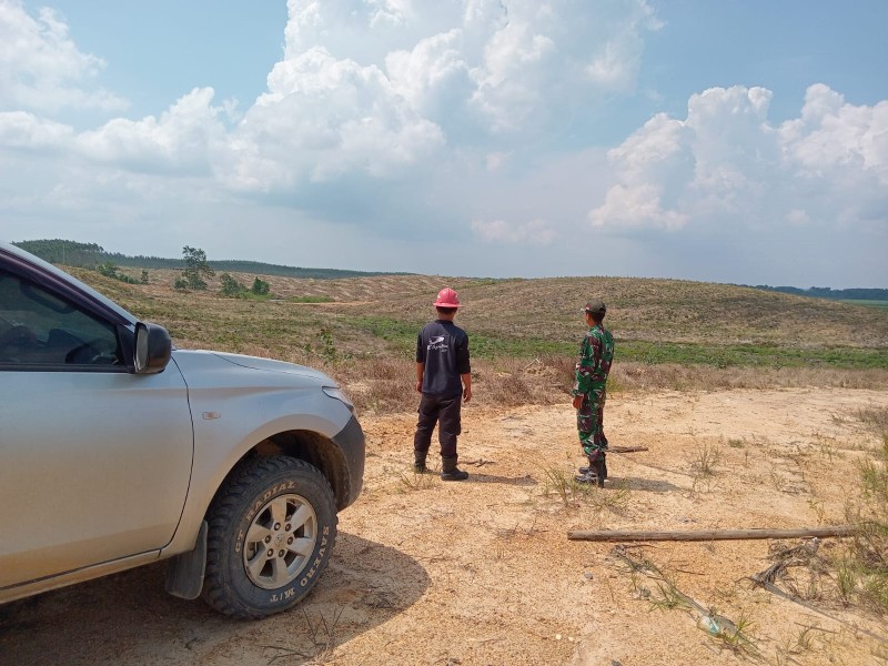 Serma Sri Wahyudi Laksanakan Patroli Karhutla di Kampung Lubuk Jering Sungai Mandau