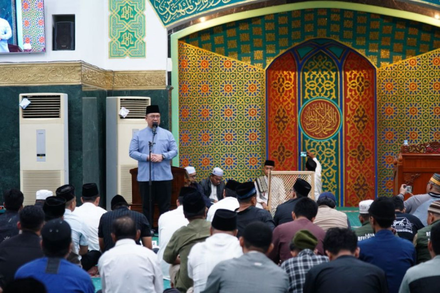 Shalat Tarawih Perdana, Sekda Riau Tekankan Kualitas Ibadah dan Kepedulian Sosial