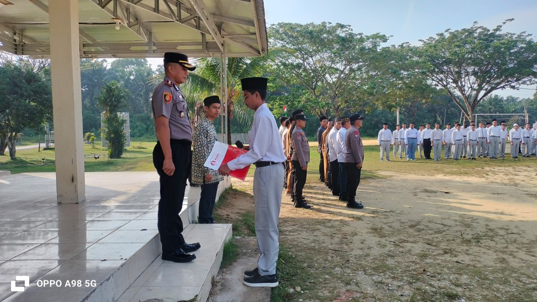 Police Goes to School di Ponpes Aufia Global, Kapolsek Minas Ajak Santri Jauhi Bullying dan Narkotika