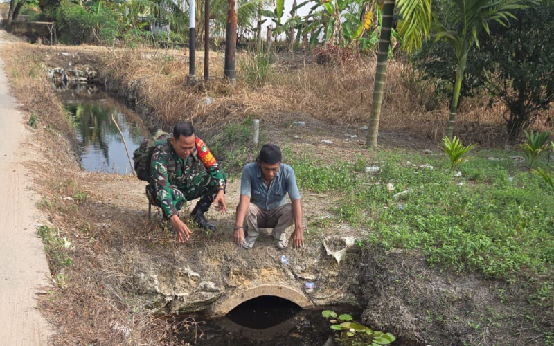 Serda Andri Widodo Ingatkan Warga Jangan Bakar Lahan Saat Patroli di Dumai Selatan