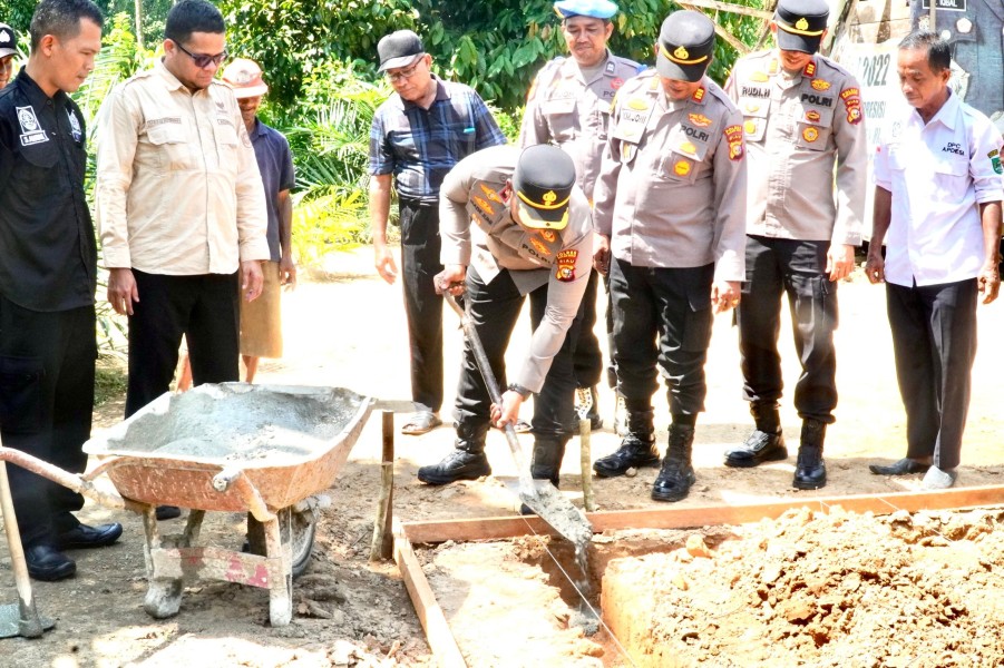 Polres Rohul dan Baznas Wujudkan Kepedulian Lewat Program RTLH di Rambah Tengah Barat