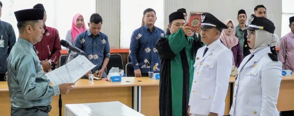 Wabup Kuansing Lantik Pj Kades Geringging Baru dan Bukit Raya
