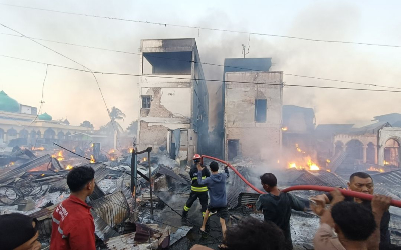 Sinergi Tanggap Darurat, Kilang Sungai Pakning Bantu Penanganan Kebakaran di Permukiman Warga