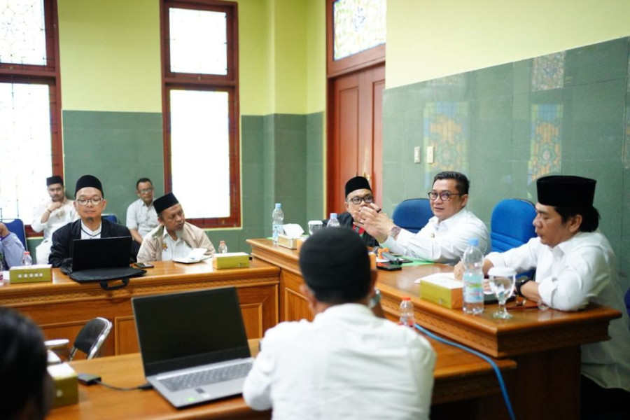 Silaturahmi, Sekdaprov Riau Riau Janji Tingkatkan Infrastruktur Demi Kenyamanan Jamaah Masjid Raya An-Nur