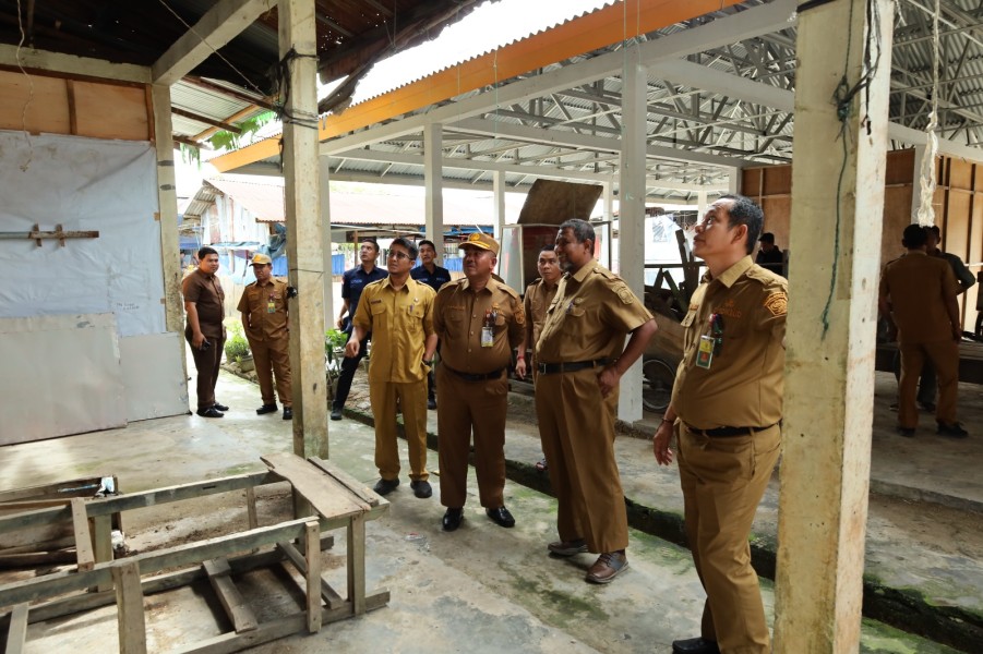 Tinjau Pasar Sialang Sakti, Sekda Siak Dengarkan Keluhan Pedagang Pasca Puting Beliung