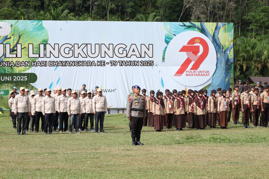 Polda Riau Gelar Upacara Memperingati Hari Lingkungan Hidup Sedunia di Desa Tanjung Belit Kampar