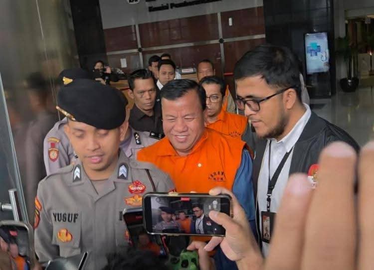 OTT KPK di Kuansing: Bupati, Sekda, dan Bos PT MIC Resmi Jadi Tersangka, Land Cruiser Rp2,55 M Disita