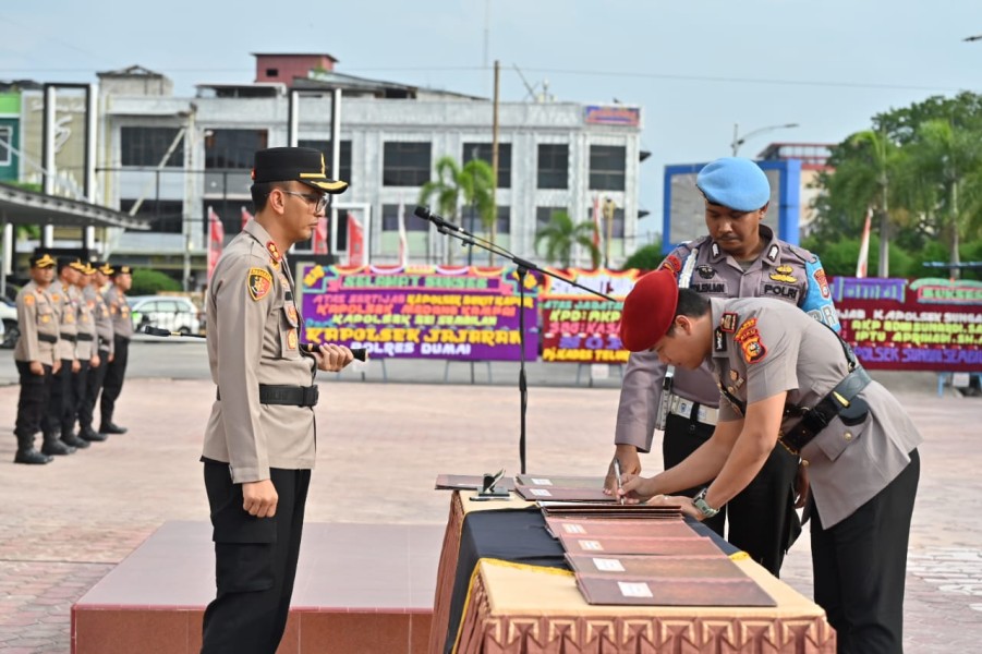 Kapolres Dumai Pimpin Sertijab Sejumlah Pejabat Utama dan Kapolsek