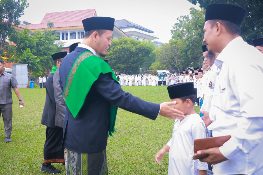 Wali Kota Pekanbaru Luncurkan Beasiswa Khusus Santri Berprestasi dan Kurang Mampu