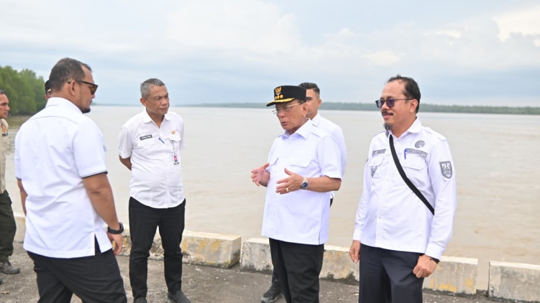 Bupati Rohil Turun Tangan Selamatkan Kota dari Abrasi