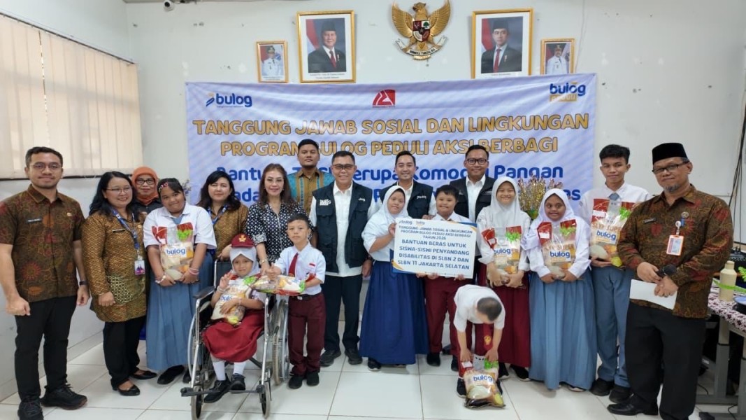 Hari Anak Nasional, BULOG Salurkan 500 Paket Beras untuk Siswa Penyandang Disabilitas