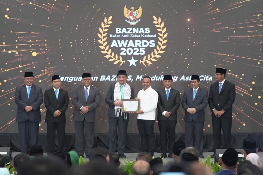 Gubernur Abdul Wahid Raih Penghargaan BAZNAS Awards 2025, Riau Boyong Enam Kategori
