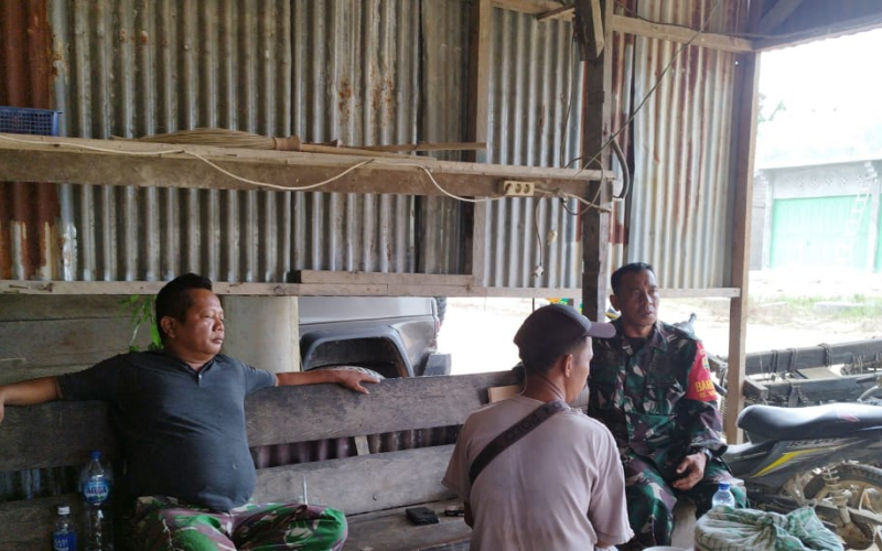 Babinsa Batu Teritip Bangun Sinergi dengan Masyarakat dalam Menjaga Lingkungan