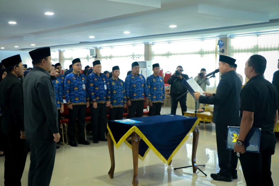 Wawako Pekanbaru Markarius Anwar Lantik 25 Pegawai Fungsional dan 14 PPPK