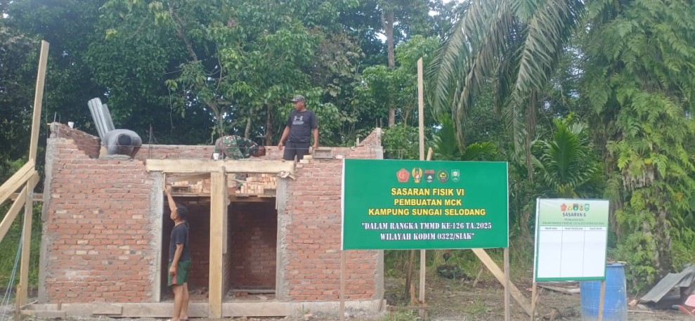 Progres Makin Mantap! Satgas TMMD Kodim 0322/Siak Terus Kebut Pembuatan MCK dan RTLH Pak Sahman