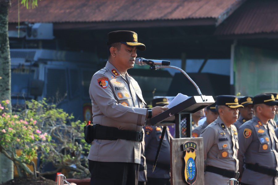 Momen Haru di Polres Inhil, 48 Personel Terima Kenaikan Pangkat