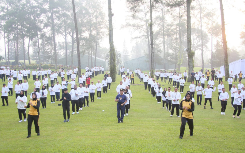 Kepala Daerah Antusias Ikuti Senam Pagi pada Hari Kedua Retreat Pembekalan di Magelang