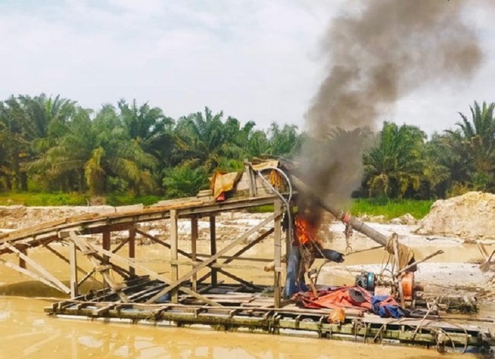Satu Penggerebekan Dua Kejahatan, Polda Riau Gulung Sindikat Emas Ilegal yang Nyambi Narkoba