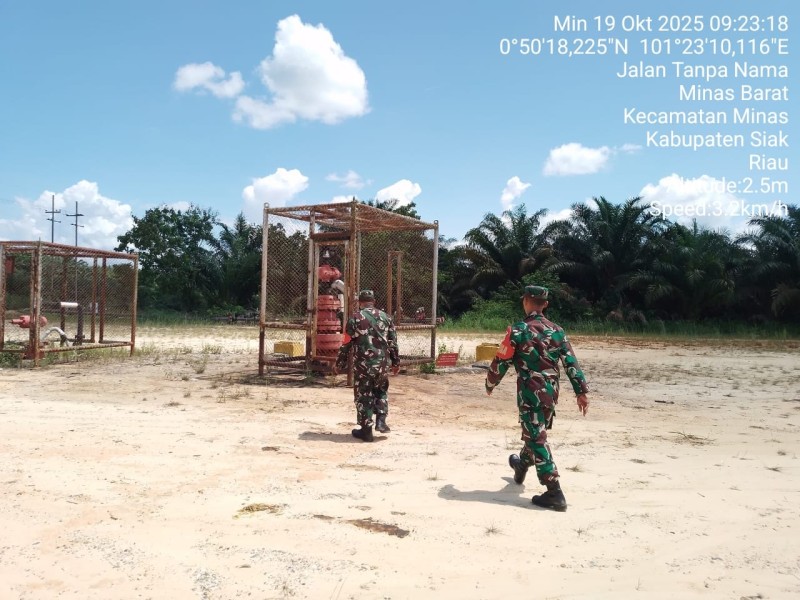 Pelda Benriyadi dan Sertu Joko Purnomo Patroli Penguatan Binter SKK Migas PT PHR di Minas