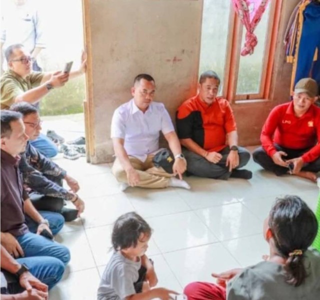 Tiga Bersaudara di Dumai Bergantian Seragam Sekolah, Kisahnya Bikin Hati Tersentuh