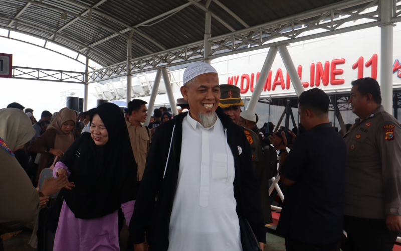 Wali Kota Paisal Sambut Kepulangan 192 Jemaah Haji Dumai di Terminal Penumpang Pelindo