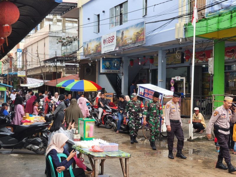 Tertib Ramadhan Lancang Kuning, Babinsa Koramil 06/Kateman Bersinergi dengan Polsek Kateman  Jaga Keamanan dan Ketertiban