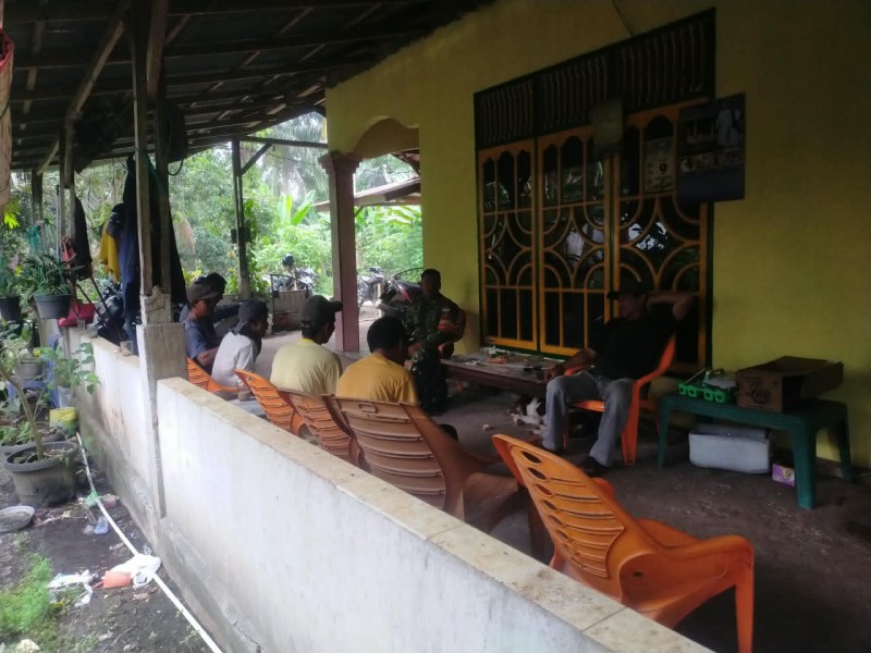 Babinsa Bangsal Aceh Pererat Silaturahmi dengan Warga Melalui Komsos