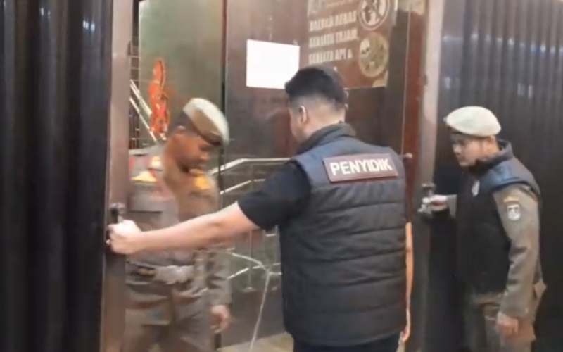 Langgar Jam Operasional, Pub Dream Box Ditutup Paksa Satpol PP Dumai