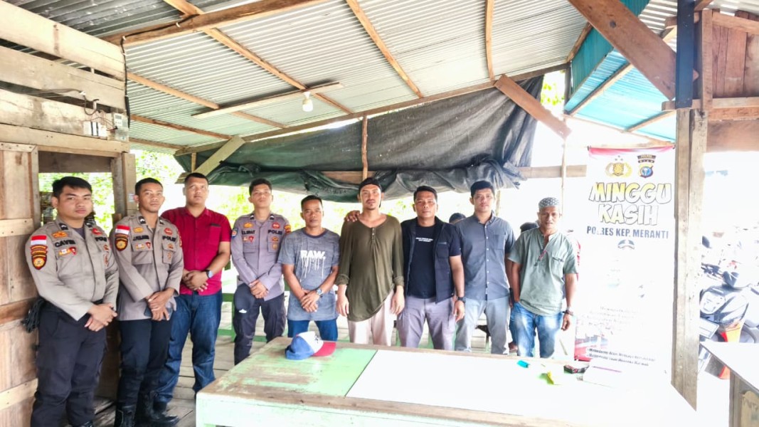 Jalin Komunikasi Bersama Buruh Pelabuhan Polres Meranti Sampaikan Pesan Kantibmas Lewat Program Minggu Kasih