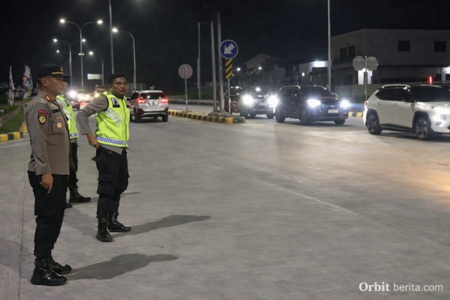 Personel POSYAN II Simpang Tol Panei Intensif Pantau Arus Malam Hari – Lalu Lintas Tetap Lancar Berkat Sinergi Petugas